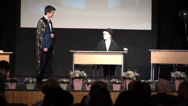 Последний звонок в школе им. Твардовского смотреть онлайн