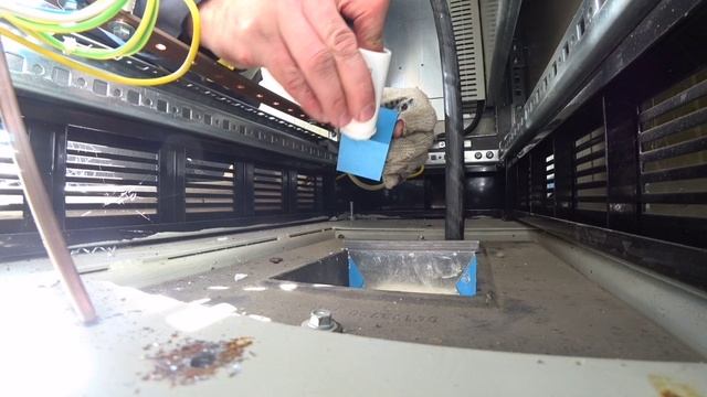 Устроился на работу, трудовые будни электрика