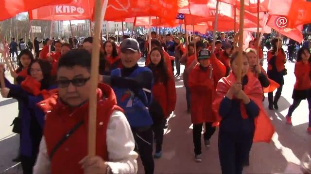 Более 5 тысяч представителей молодежи Якутии вышли на шествие по случаю Дня республики смотреть онлайн