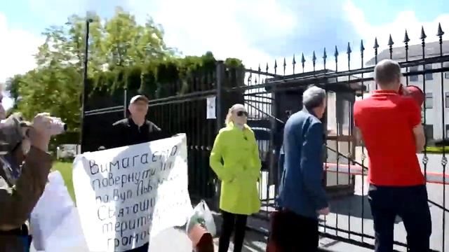 В Киеве блокировали офис нардепа регионала Васи Хмельницкого смотреть онлайн