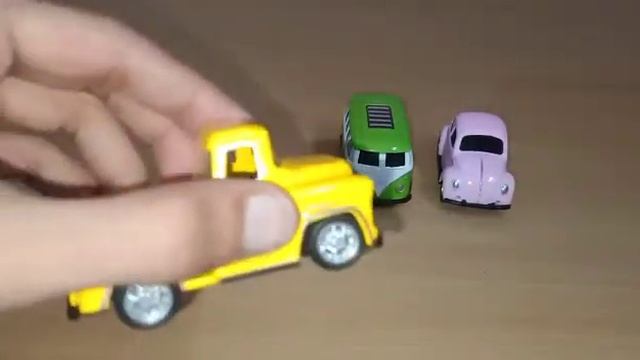 Mini Vintage Car with Super Look Pull Back Toy for Kids Measuring 8 Cm each (Multi color) смотреть онлайн