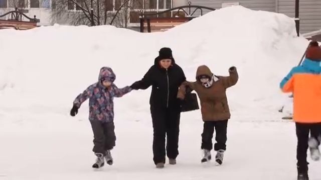 В центре города начал действовать ледовый каток смотреть онлайн