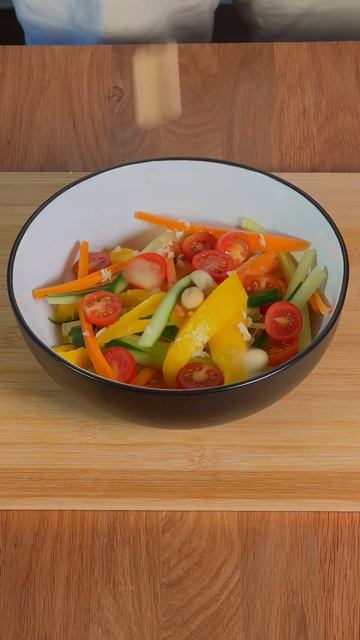 Mango salad with #Jackanapes Scotch Bonnet #hotsauce - yes please! #foodporn #foodie #food #shorts смотреть онлайн