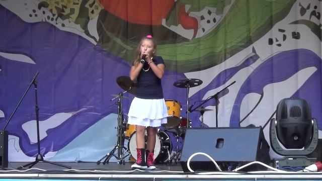 "Улыбайся". Крупаневич Женя. Студия эстрадного вокала "Конфетти" смотреть онлайн