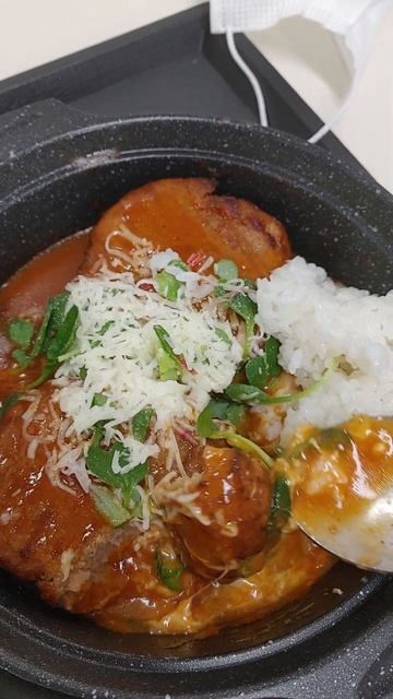 543.23.3.24(금)점심식사_눈꽃치즈함박스테이크에 수프에 샐러드에 감자크로켓?에 깍두기랑 밥4_거미줄 처럼 가늘게 늘어나는 눈꽃치즈..치즈가 좀더 좀더 심하게 많았으면 좋겠 смотреть онлайн