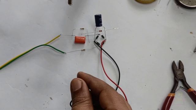 Make Your Own 12V Power Supply Without a Transformer! смотреть онлайн