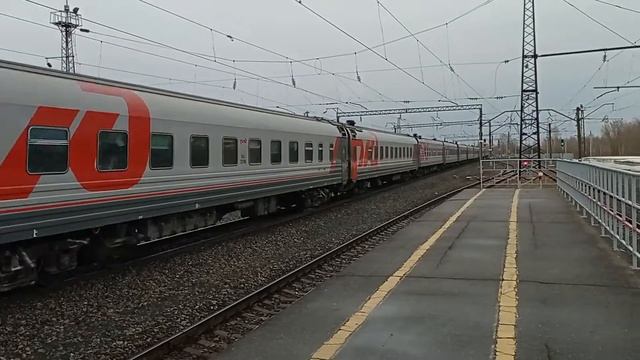 Электровоз ЭП1М-398 С Пассажирским Поездом Проходит Станцию Гороховец смотреть онлайн