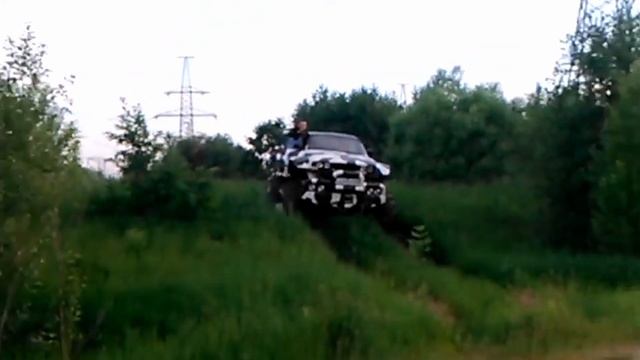 Нереальный вездеход своими руками - мужик скретил ГАЗ-66 «Шишига» с BMW, чтоб получилось лучшее авт смотреть онлайн