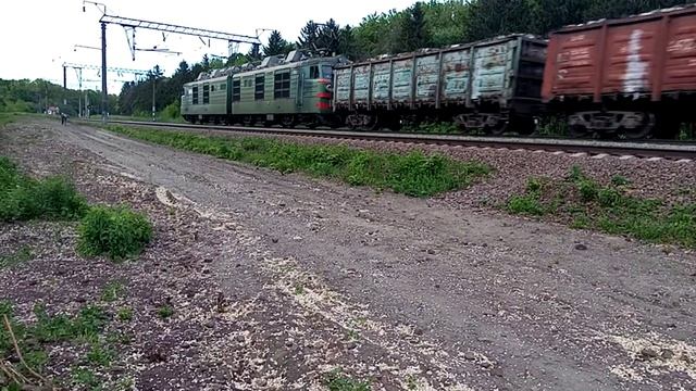 ВЛ80К-441 с грузовым поездом следует по станции Дубно Ровенская область Украина 24.05.2020 смотреть онлайн
