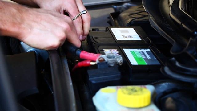 Batterie wechseln tauschen in 5 min. Audi A4 смотреть онлайн