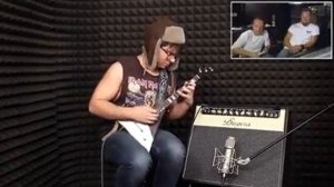 Хахаха играет рок на балалайке