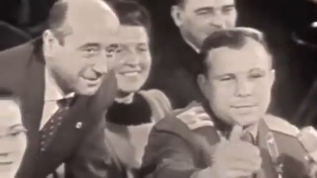Гагарин комментирует рисунки немецких детей о космосе смотреть онлайн