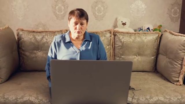 Учителя-волонтёры проводят бесплатные занятия для югорских школьников смотреть онлайн