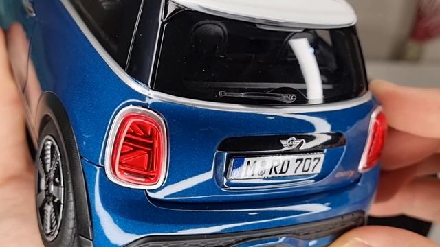 Cute Little Norev - Mini Cooper S - 1/18 Diecast смотреть онлайн