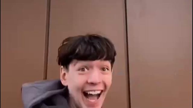 ГЕНИИ ЗАХВАТИЛИ ФОНТАН!!!!! | ВЛОГ ГЕНИИ #1 смотреть онлайн