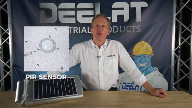 Solar Powered Street & Landscape Light - 1000 Lumens LED смотреть онлайн