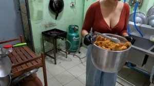 Большой размер! Самая популярная девушка с куриным рисом в Бангкоке - Тайская уличная еда