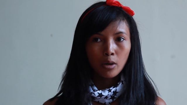 WIKITONGUES: Candy speaking Malagasy смотреть онлайн
