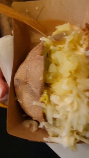 Запечённый картофель с маслом и сыром/Рождественская ярмарка/ #shorts смотреть онлайн