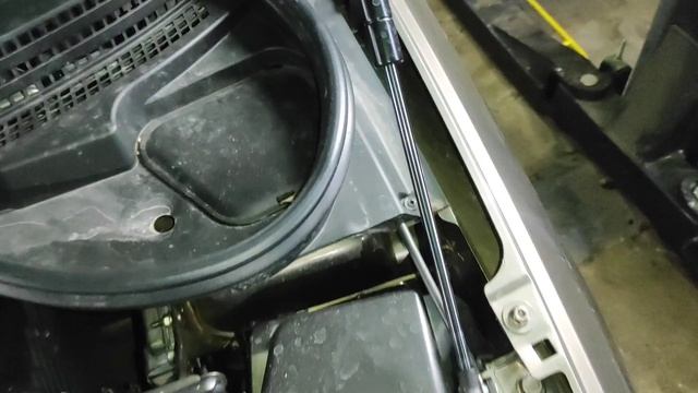 лада Веста,установка сетки под жабо,на воздухозаборник. смотреть онлайн