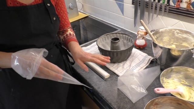 Mozart - Guglhupf mit Pistazien , Nougat und Amaretto ( mein Rezept ) смотреть онлайн