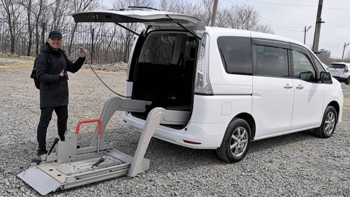 УНИКАЛЬНАЯ Ниссан Серена с Аппарелью смотреть онлайн