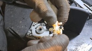 Новая электропила ИНТЕРСКОЛ ПЦ-16/2000Т нет подачи масла - ремонт.