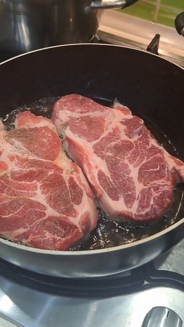 КАК ПРИГОТОВИТЬ МРАМОРНЫЙ СТЕЙК #shorts #стейк #мрамор #вкусно смотреть онлайн