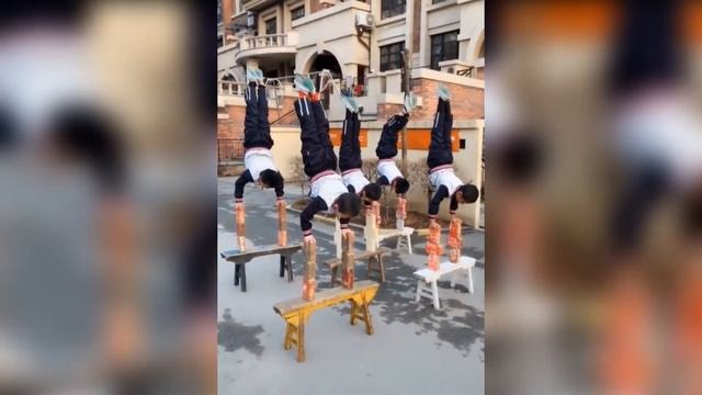 Обычный Урок Физкультуры в Китайской Начальной Школе смотреть онлайн