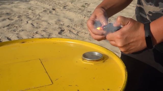 200 liter Barrel vs firework смотреть онлайн