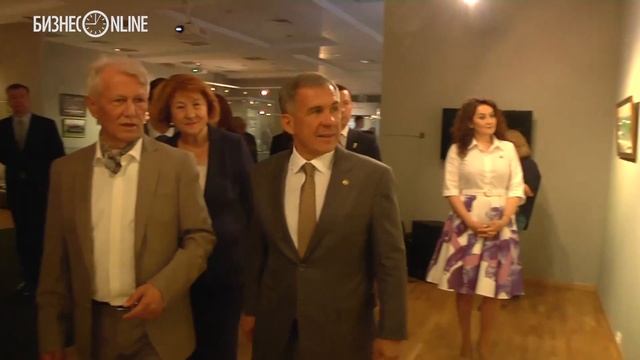 Минниханову презентовали книгу «Отражение веры» французского издательства смотреть онлайн