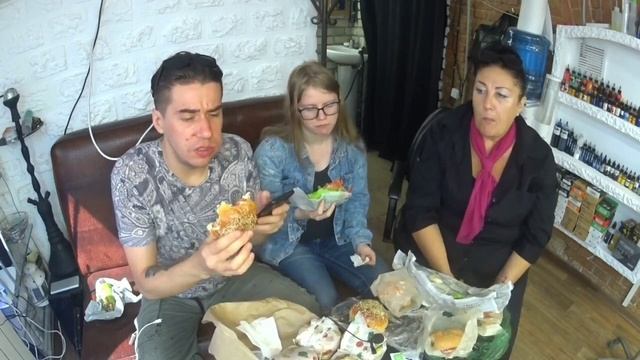 Суджанские Бургеры | Крупным планом | Пробуем все бургеры в городе🔥| Заказ еды г.Суджа | Hamburger смотреть онлайн