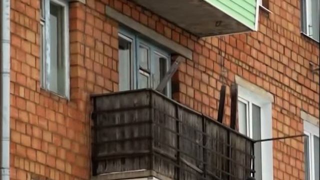 Деньги или жизнь Вихоревчанин, угрожая ножом 16 летней девушке продавцу, обокрал магазин смотреть онлайн