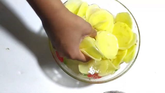 Homemade Crispy Potato Chips /Easy Aloo Chips Recipe смотреть онлайн