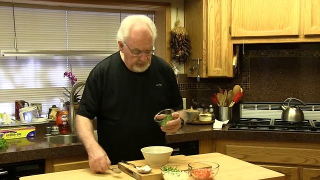 How To Make The Ultimate Guacamole, Hot Guac! смотреть онлайн