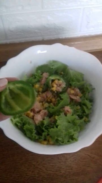 Thank you mother Earth for good food 💚 best garden salad ☺ #cooking #vegan #shorts смотреть онлайн