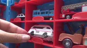 Большой чемодан Томаса и 17 поездов ☆ Томика, машинки Disney прячутся!
