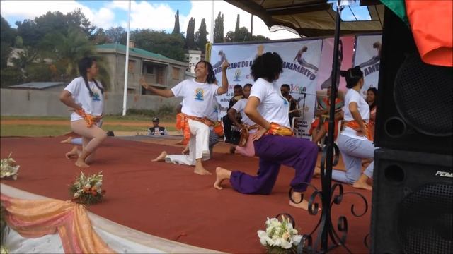 Yoga Movements with Benja Gasy depicting Malagasy Traditional Life смотреть онлайн