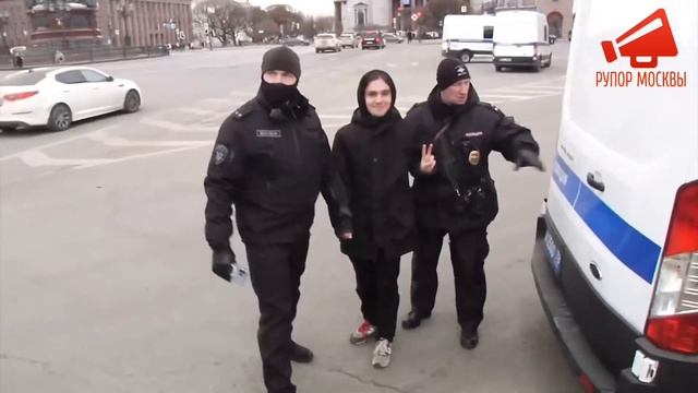 Полиция провела задержания на несанкционированных акциях в Москве и Петербурге смотреть онлайн