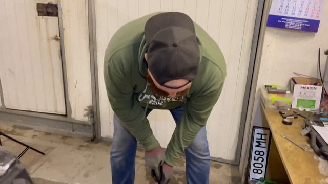 Встановлення газових упорів на Jeep Patriot MK74 смотреть онлайн