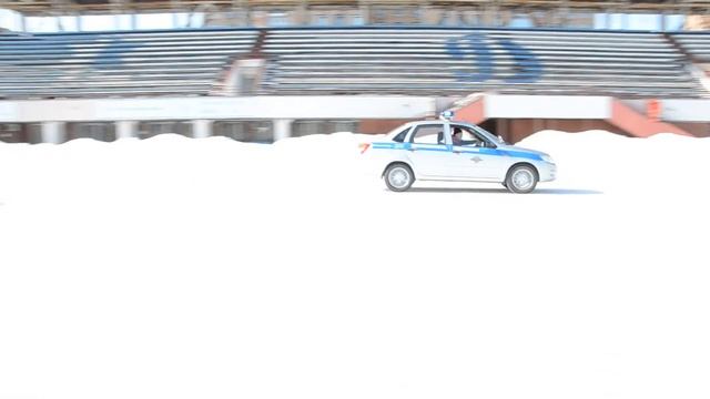 Занятия по экстремальному вождению на льду ЦХиСО МВД по УР смотреть онлайн