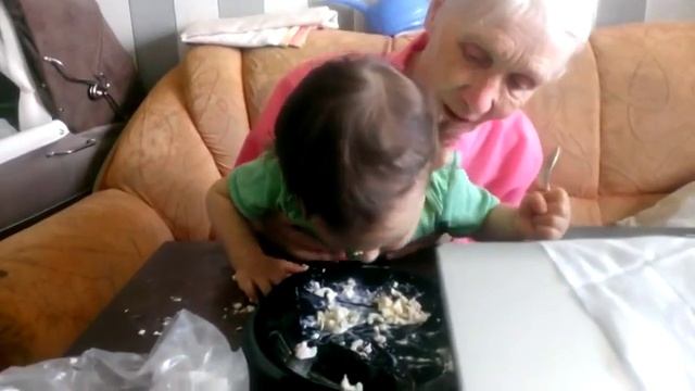 Гриша ест салат смотреть онлайн