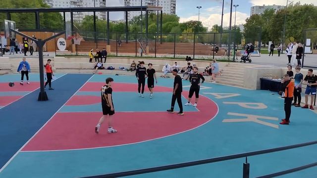 Стритбол в Парке Яуза. смотреть онлайн
