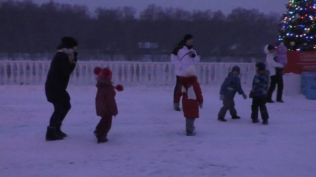 Интерактивное мероприятие для детей "В гостях у Клёпы" прошло 9.12.18 парке на улице Молодёж смотреть онлайн