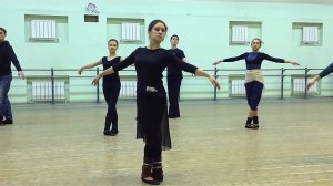 КЛАССИЧЕСКИЙ ТАНЕЦ-БАТМАН ФОНДЮ НА СЕРЕДИНЕ ЗАЛА