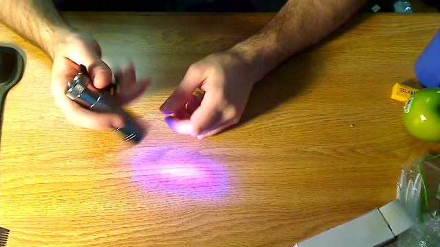 12-LED UV Flashlight Silver смотреть онлайн