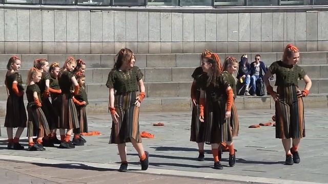 Киев. Майдан. Дети. Танцы смотреть онлайн