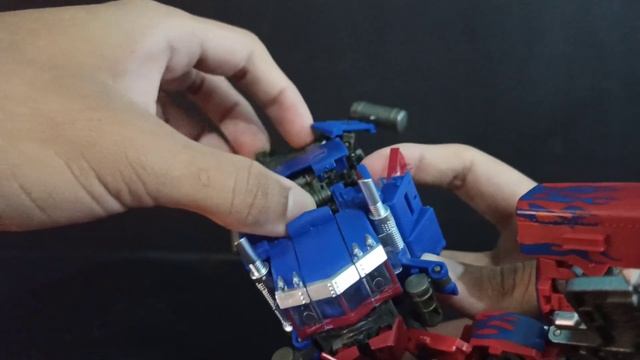 How to Transform! Transformers Baiwei Optimus Prime KO v2 смотреть онлайн