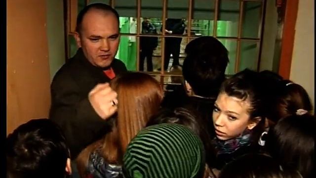 Экскурсия школьников в ГОВД (15.04.2010) смотреть онлайн