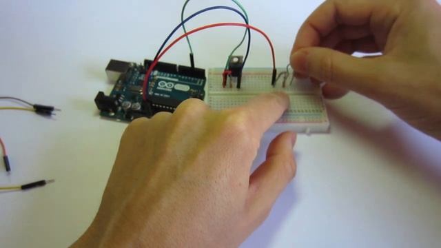 Circuit to safely control a Solenoid with an Arduino ⚙️📱🔌⚡🔋💡 смотреть онлайн